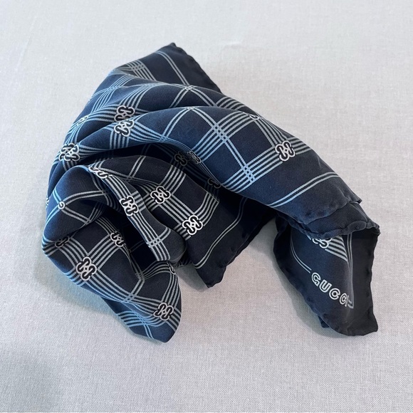 Vintage Logo GUCCI Silk Navy Blue White Plaid 18x18 Pocket Square Scarf gift box